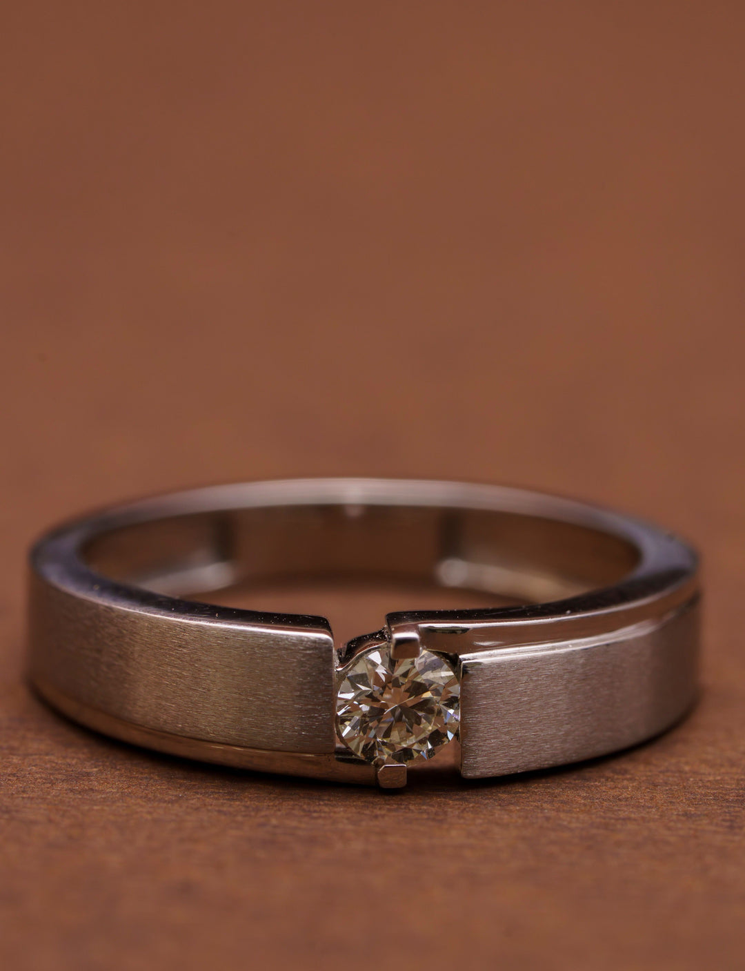 What makes a diamond sparkle?