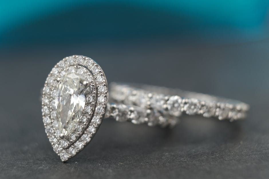 Your Guide to Buying Pear Lab Diamonds