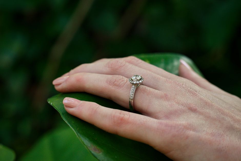 Real Rocks: Engagement Rings with Natural Diamonds Explained