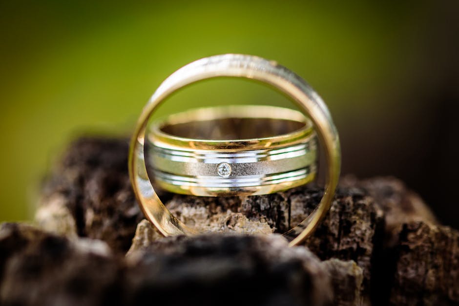 The Great Fit: Everything You Need to Know About Resizing Wedding Bands