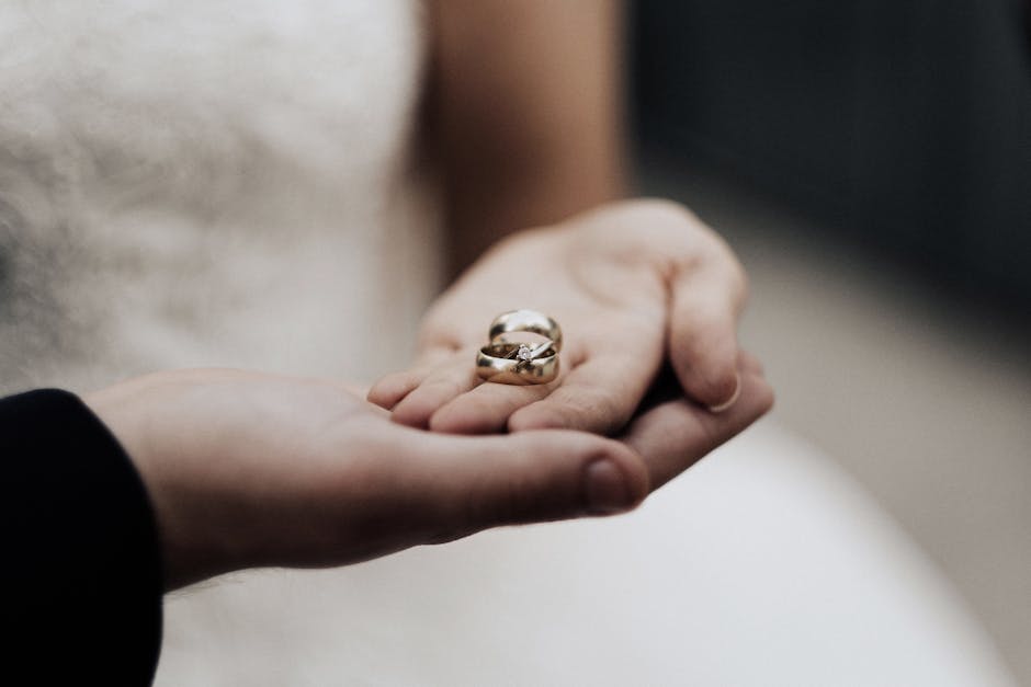 Say I Do to These Stunning and Inexpensive Women's Wedding Bands