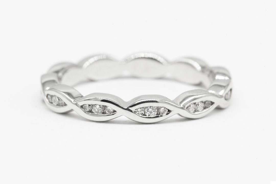 Everything You Need to Know About 2mm Platinum Wedding Bands with Diamonds