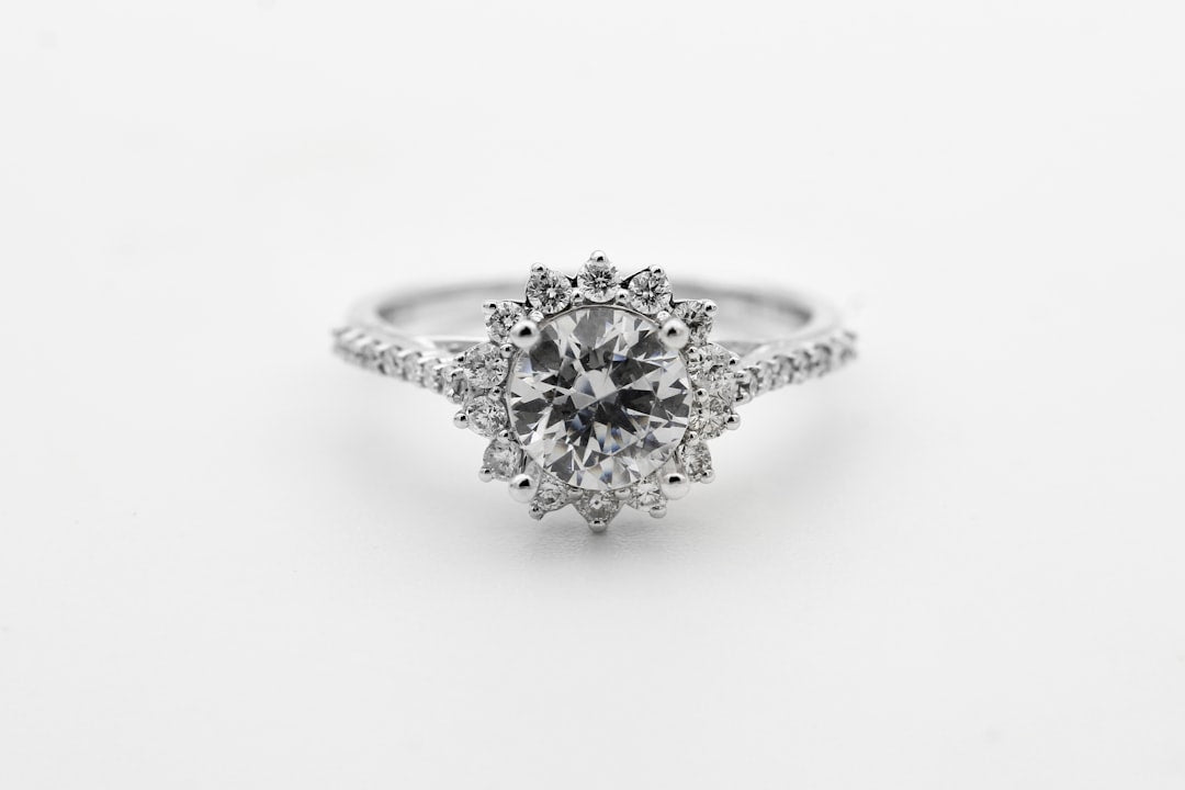 Why an Oval Lab Engagement Ring is the Ultimate Modern Choice
