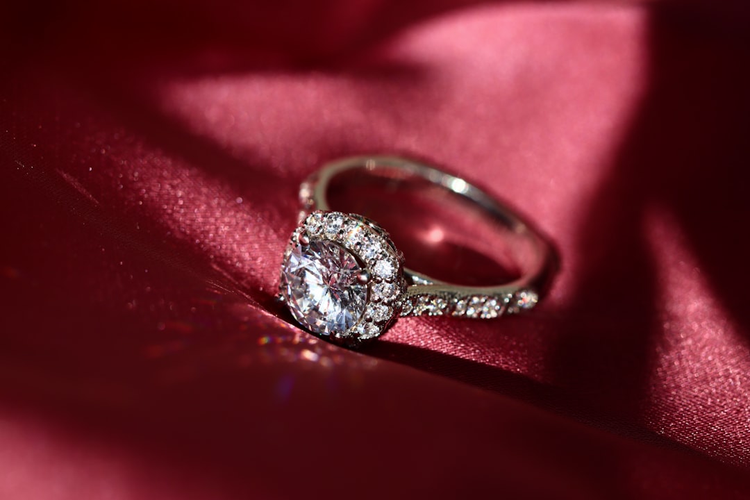 Timeless vs Trendy: The Ultimate Guide to Classy Engagement Rings