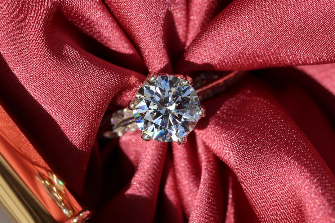 A Guide to Setting Your Loose Diamonds Without Losing Your Mind