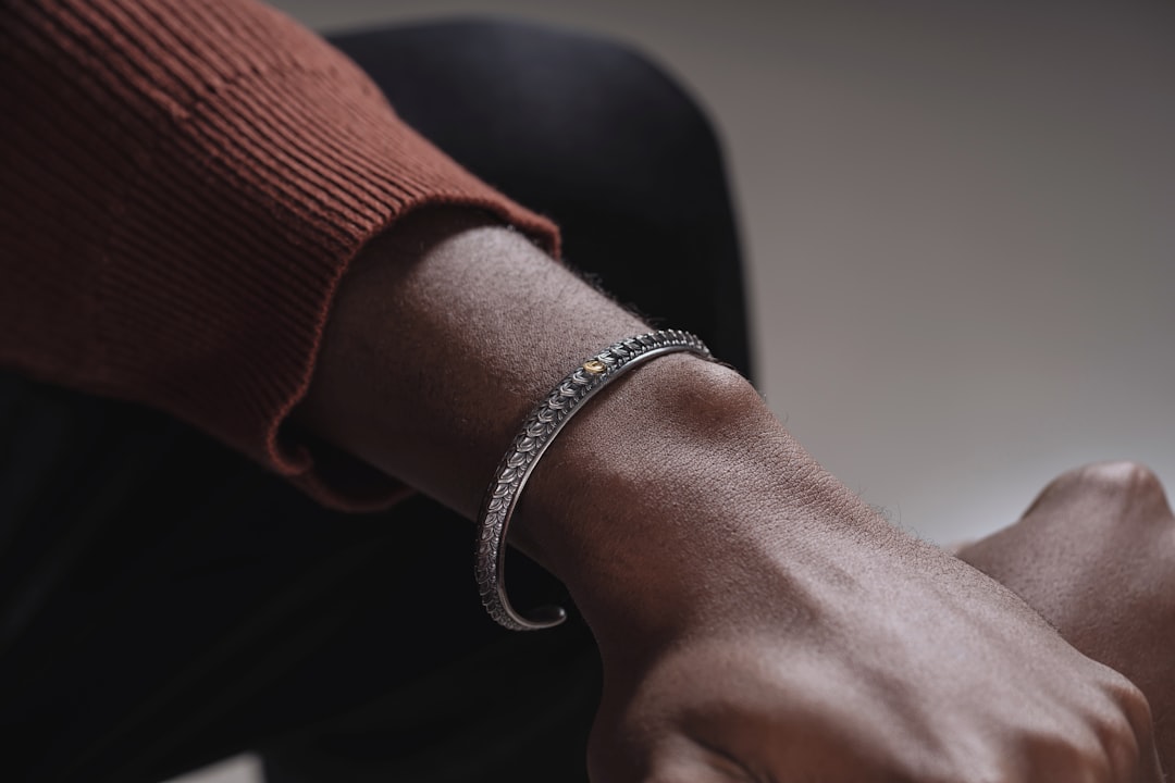 The 4 Prong Tennis Bracelet Buying Guide