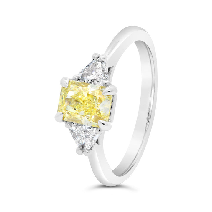 Three Stone Diamond Ring - EE322