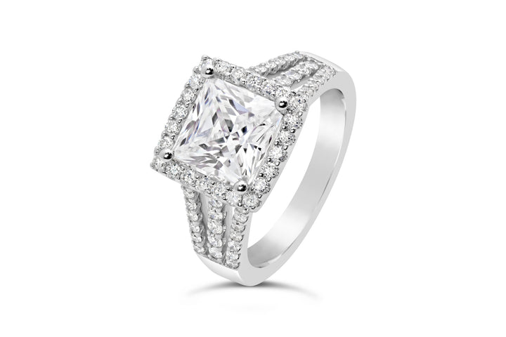 Diamond Halo Engagement Ring