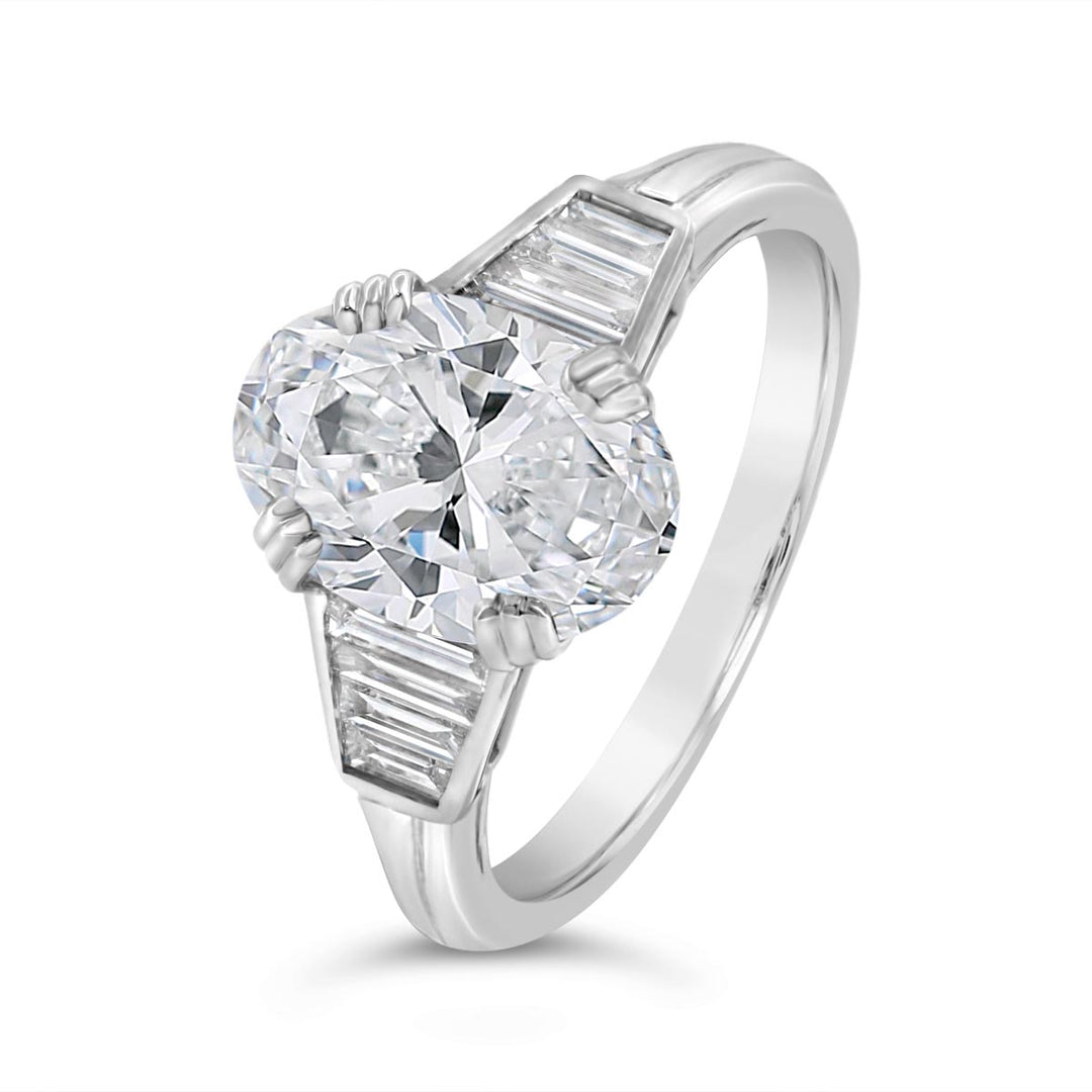 Ladies Diamond Ring with 8 Nat. BAG